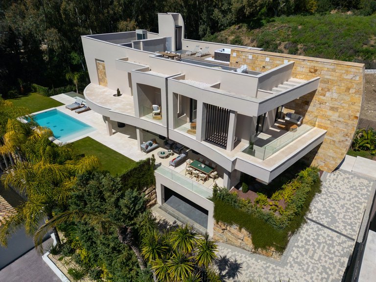 Villa for Sale in Nueva Andalucía, Malaga 36
