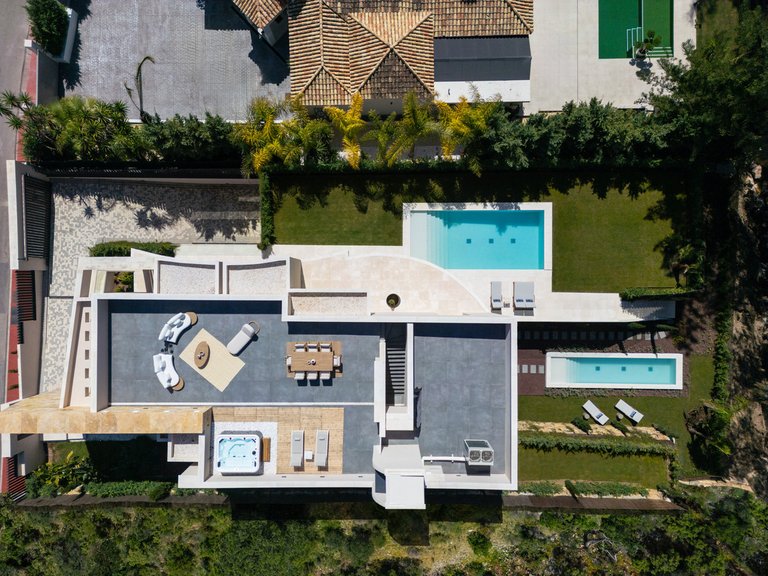 Villa for Sale in Nueva Andalucía, Malaga 40