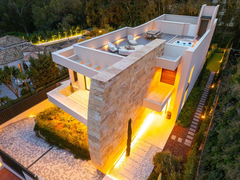 Villa for Sale in Nueva Andalucía, Malaga 42