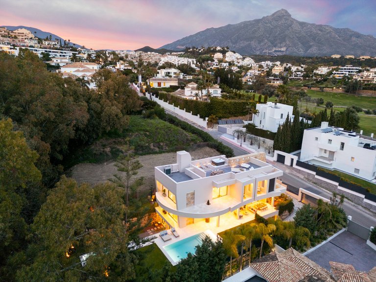 Villa for Sale in Nueva Andalucía, Malaga 45