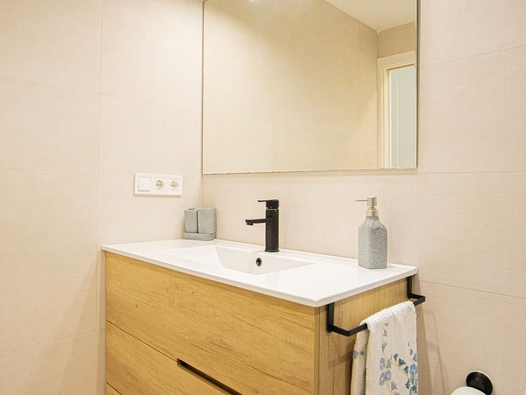 Apartment for Sale in The Golden Mile, Malaga 16