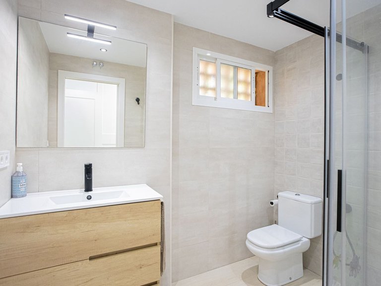 Apartment for Sale in The Golden Mile, Malaga 19