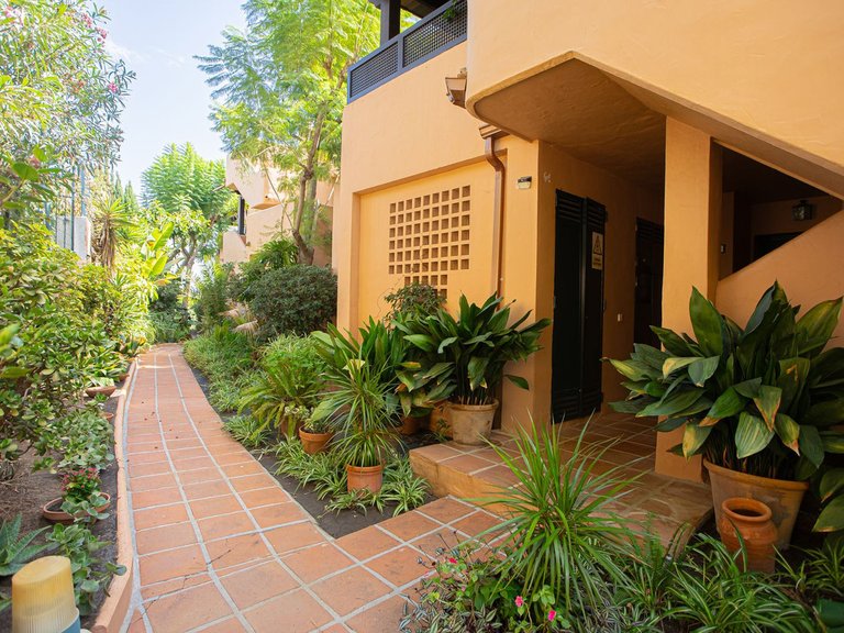 Apartment for Sale in The Golden Mile, Malaga 21