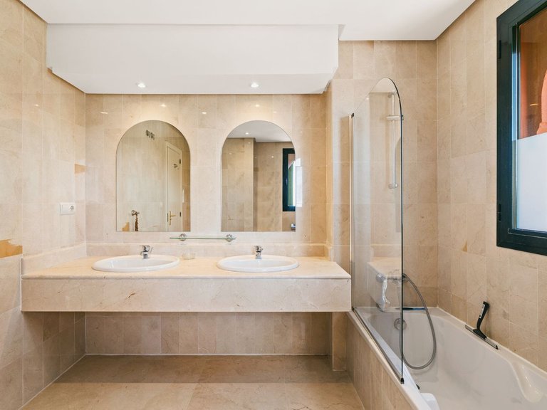 Apartment for Sale in Calahonda, Malaga 16