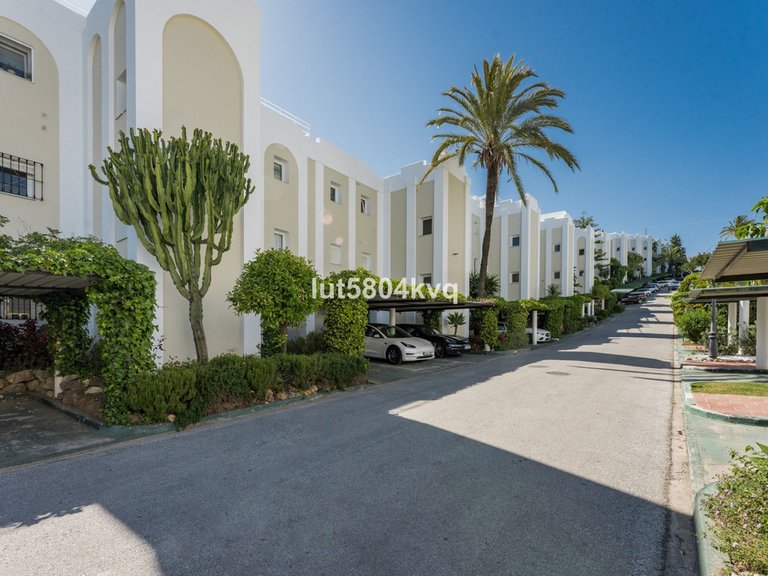Apartment for Sale in La Quinta, Malaga 23