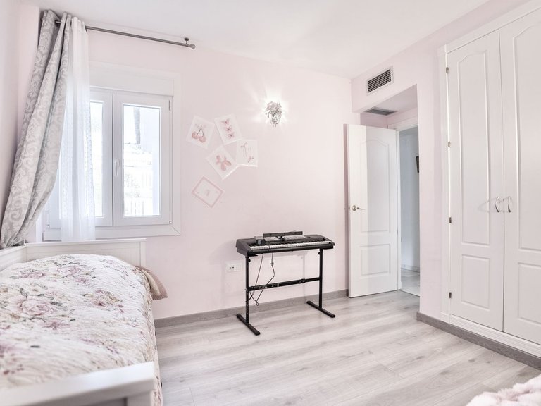 Apartment for Sale in Nueva Andalucía, Malaga 18