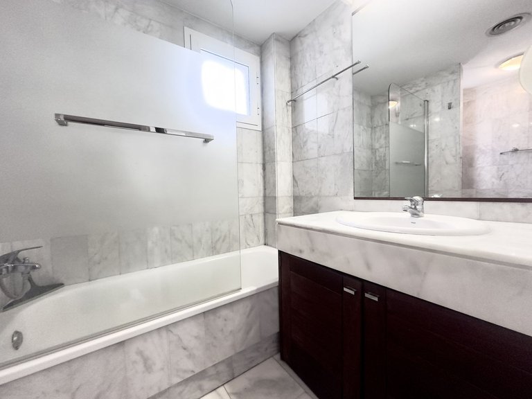 Apartment for Sale in Nueva Andalucía, Malaga 22