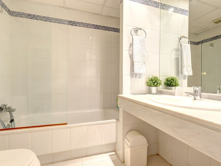 Apartment for Sale in El Paraiso, Malaga 16