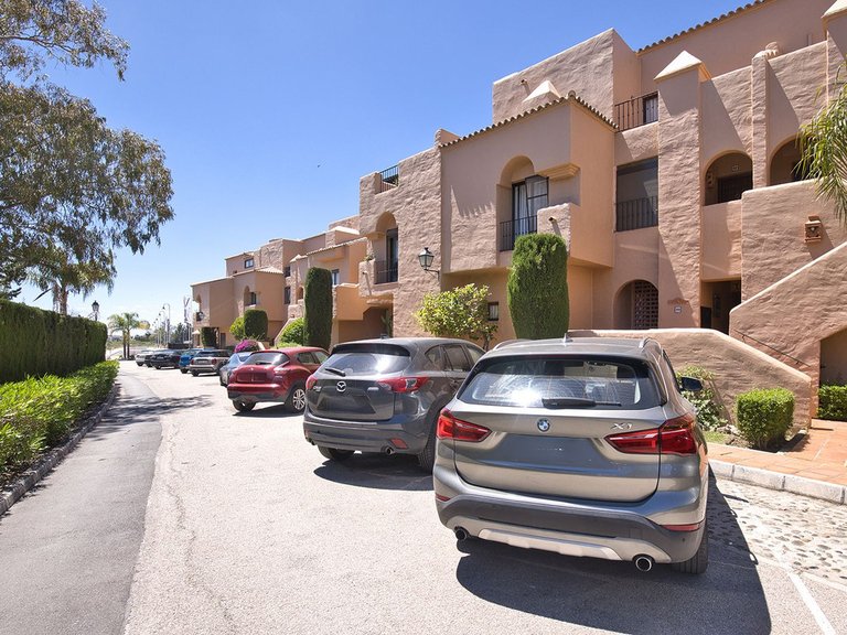 Apartment for Sale in El Paraiso, Malaga 2