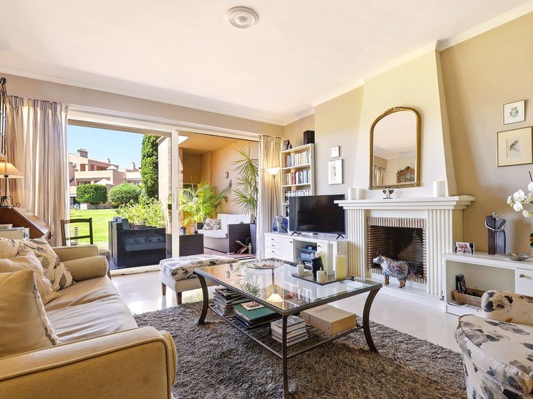 Apartment for Sale in El Paraiso, Malaga 3