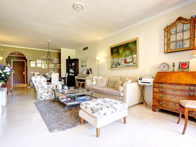 Apartment for Sale in El Paraiso, Malaga 5