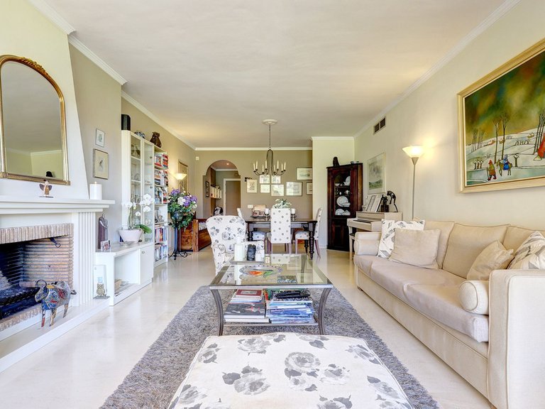 Apartment for Sale in El Paraiso, Malaga 6