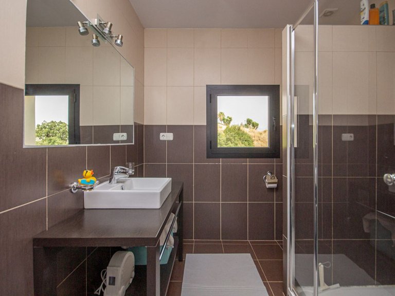 Villa for Sale in La Mairena, Malaga 11
