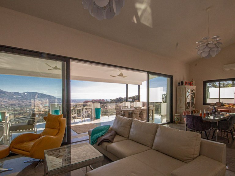 Villa for Sale in La Mairena, Malaga 14
