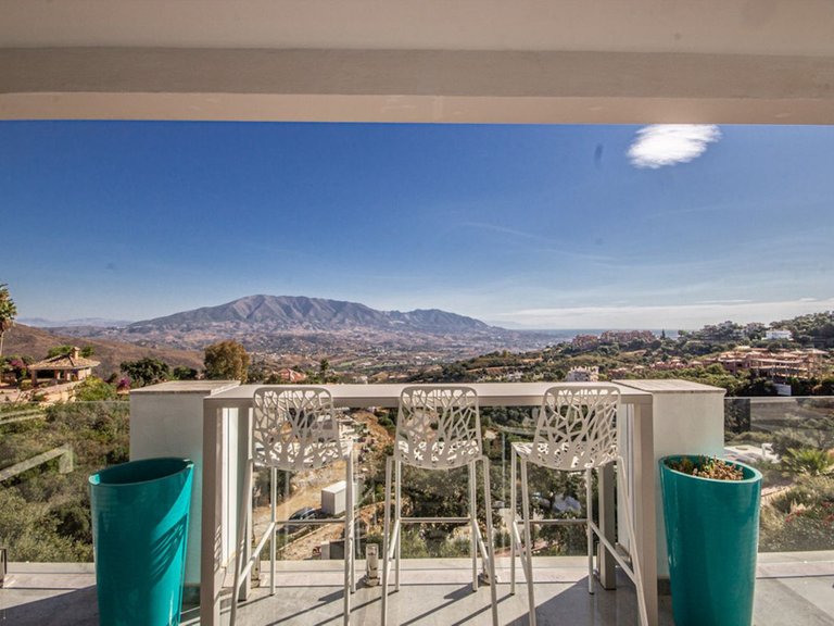 Villa for Sale in La Mairena, Malaga 17