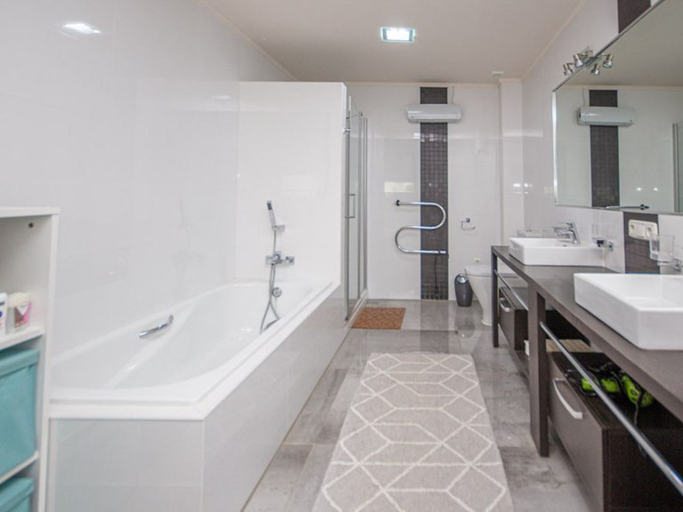Villa for Sale in La Mairena, Malaga 26