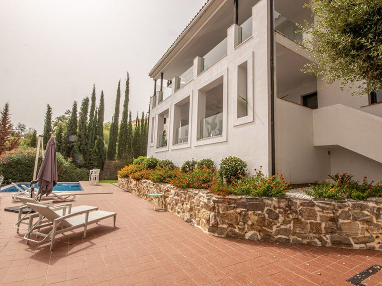 Villa for Sale in La Mairena, Malaga 28