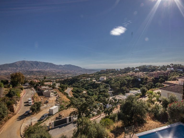 Villa for Sale in La Mairena, Malaga 34