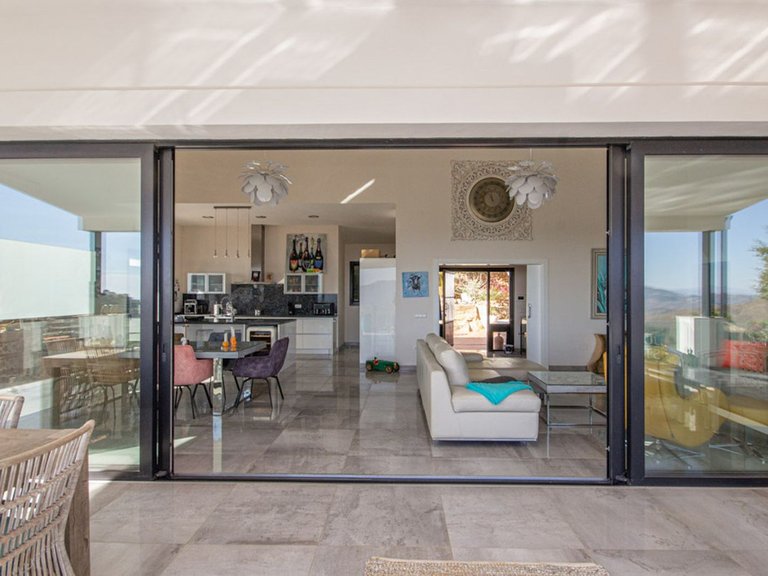 Villa for Sale in La Mairena, Malaga 35
