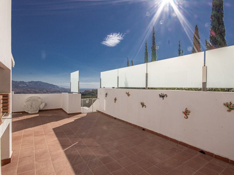 Villa for Sale in La Mairena, Malaga 37