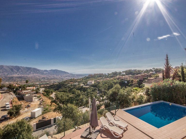 Villa for Sale in La Mairena, Malaga 40