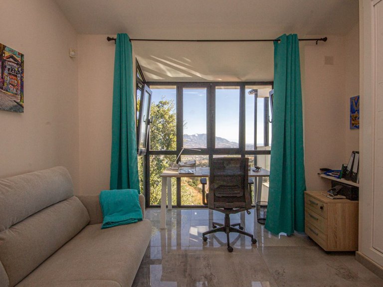 Villa for Sale in La Mairena, Malaga 43