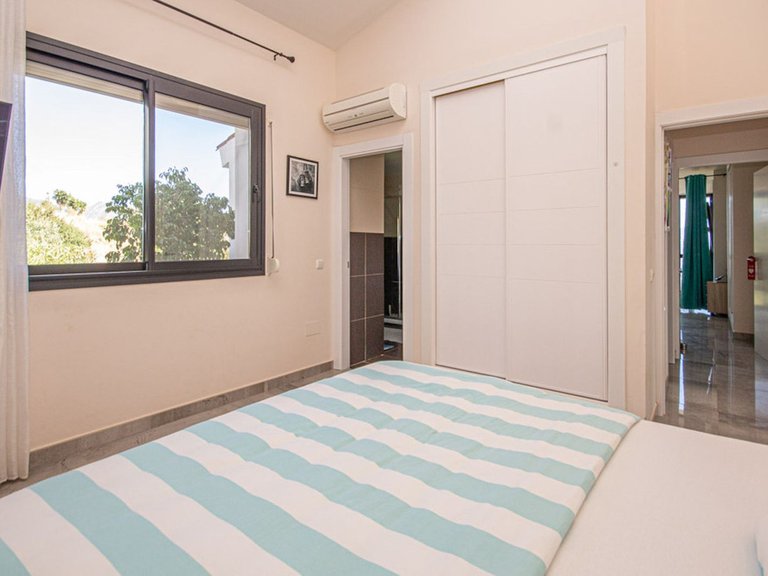 Villa for Sale in La Mairena, Malaga 45
