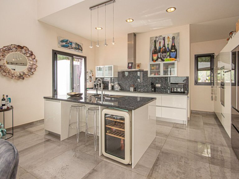 Villa for Sale in La Mairena, Malaga 5