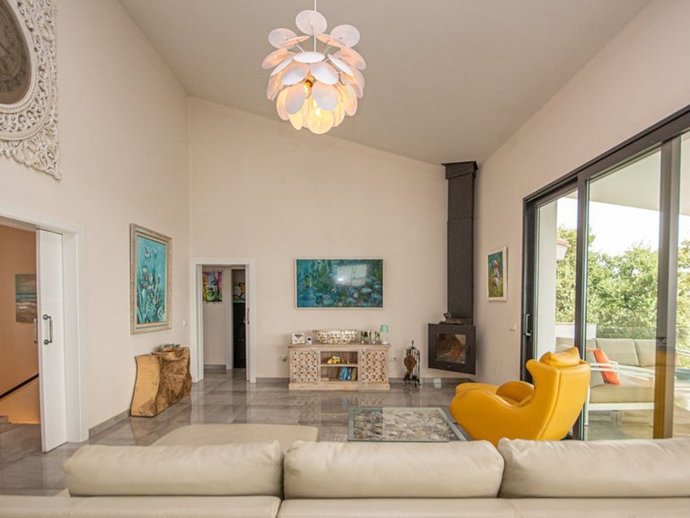 Villa for Sale in La Mairena, Malaga 7