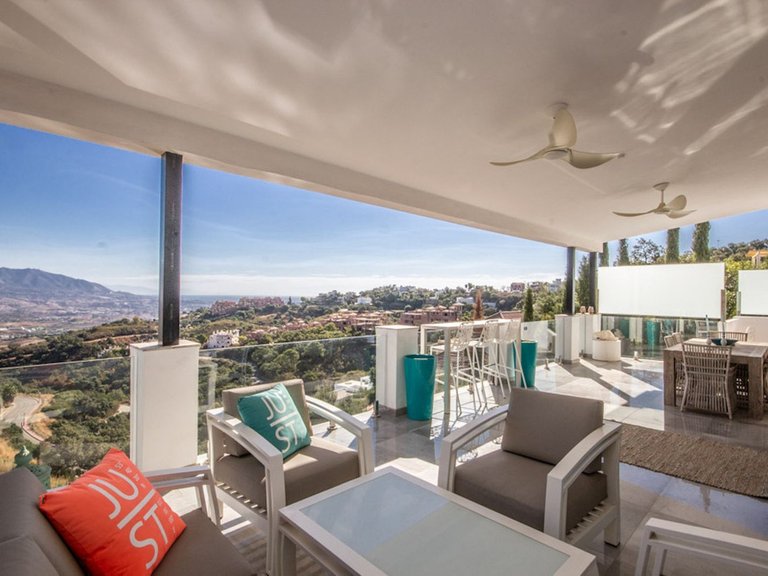 Villa for Sale in La Mairena, Malaga 8