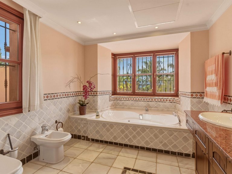 Villa for Sale in Guadalmina Alta, Malaga 23