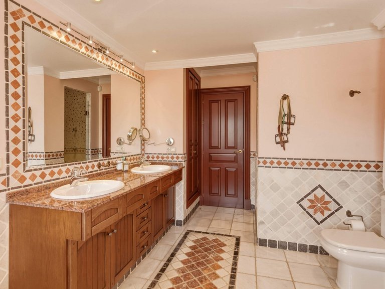 Villa for Sale in Guadalmina Alta, Malaga 24