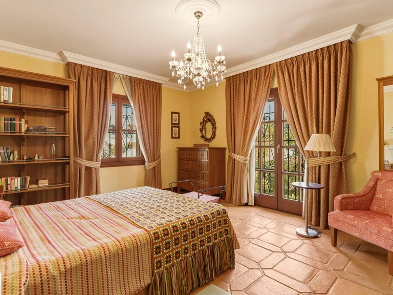 Villa for Sale in Guadalmina Alta, Malaga 25