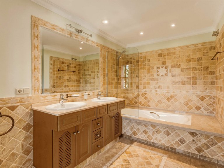 Villa for Sale in Guadalmina Alta, Malaga 26