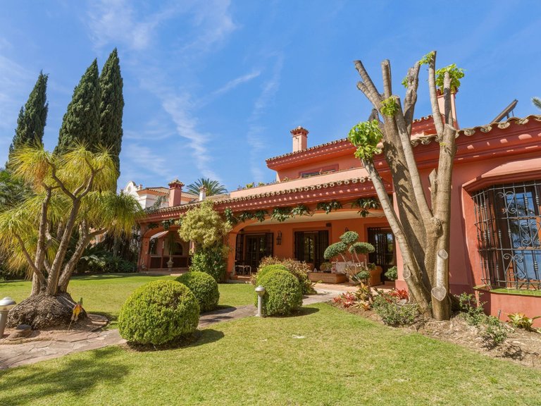 Villa for Sale in Guadalmina Alta, Malaga 3