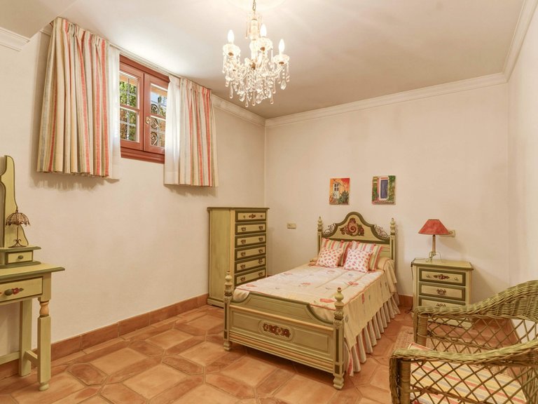 Villa for Sale in Guadalmina Alta, Malaga 31