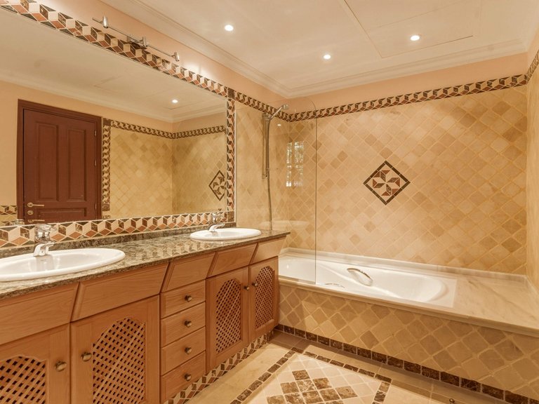 Villa for Sale in Guadalmina Alta, Malaga 32