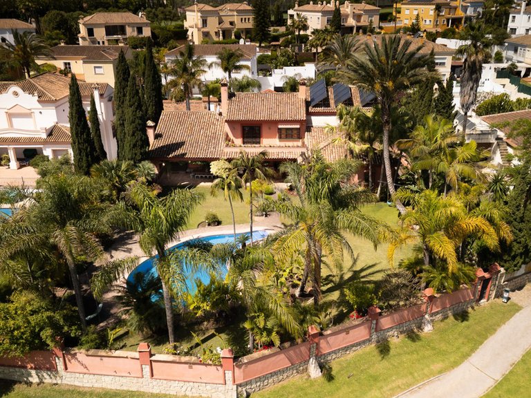 Villa for Sale in Guadalmina Alta, Malaga 41