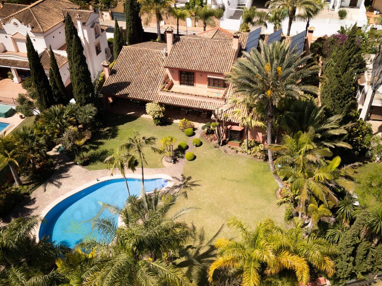 Villa for Sale in Guadalmina Alta, Malaga 42