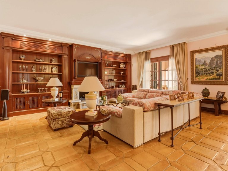 Villa for Sale in Guadalmina Alta, Malaga 7