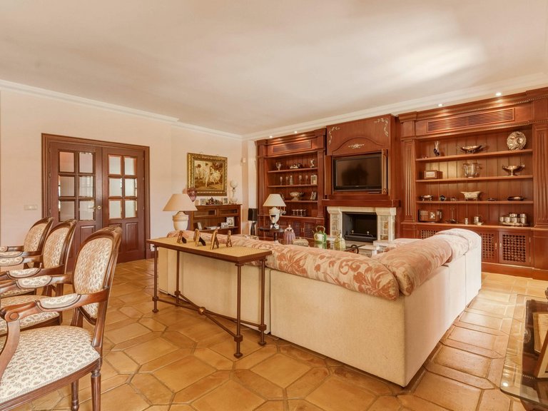 Villa for Sale in Guadalmina Alta, Malaga 8