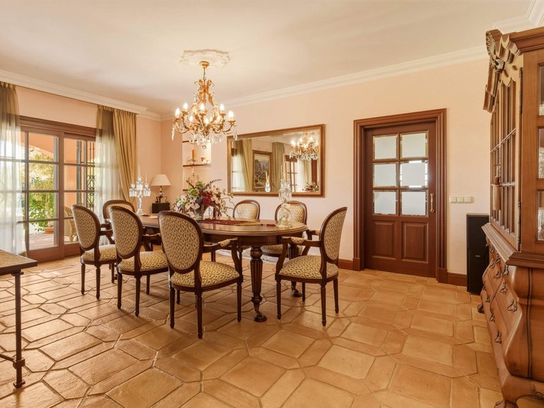 Villa for Sale in Guadalmina Alta, Malaga 9