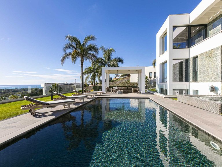 Villa for Sale in Costa del Sol, Benahavís, Malaga 1
