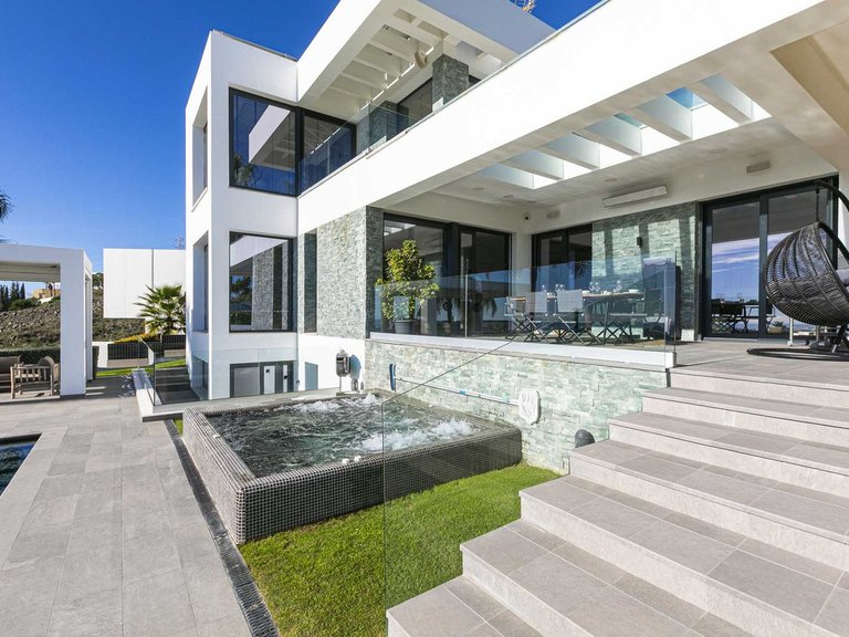 Villa for Sale in Benahavís, Malaga 18