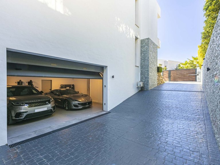 Villa for Sale in Benahavís, Malaga 51