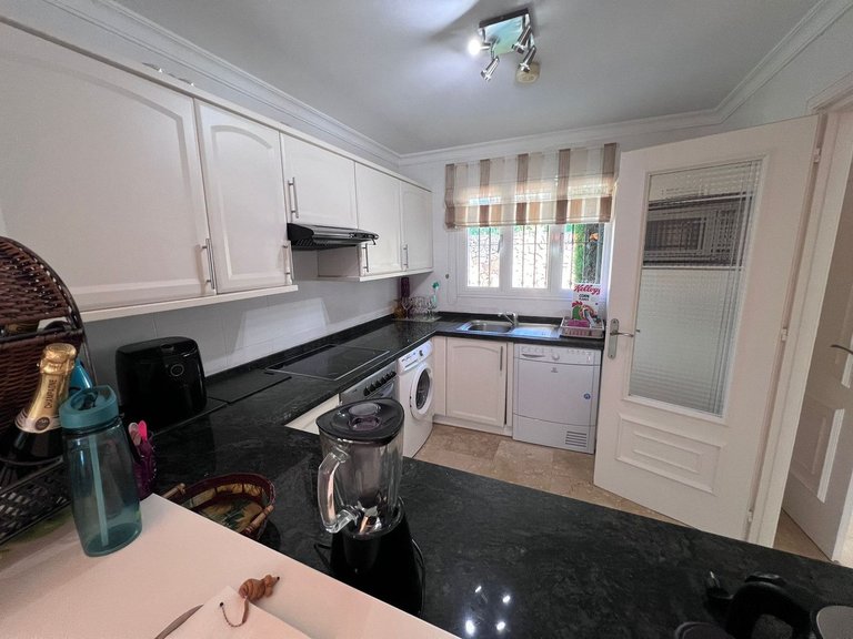 Villa for Sale in El Paraiso, Malaga 10