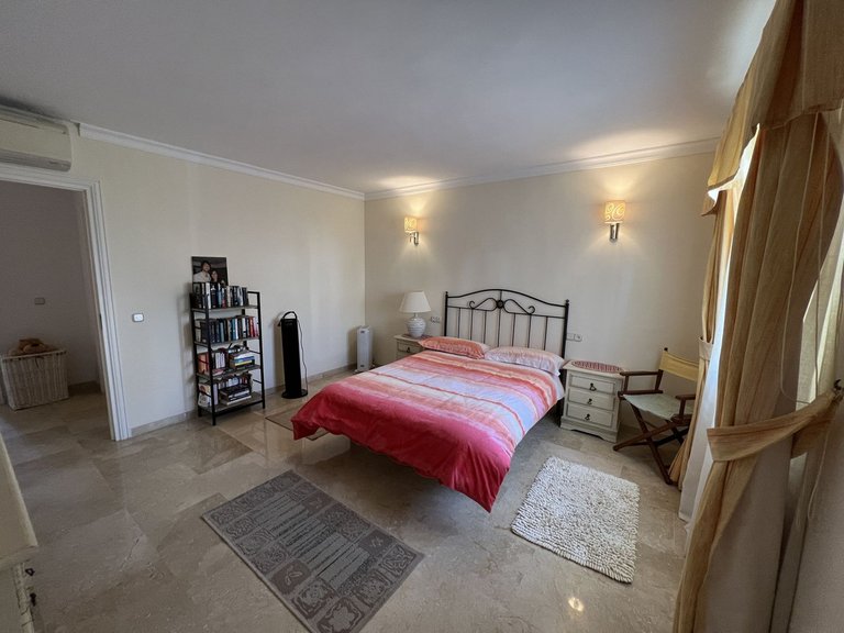 Villa for Sale in El Paraiso, Malaga 16