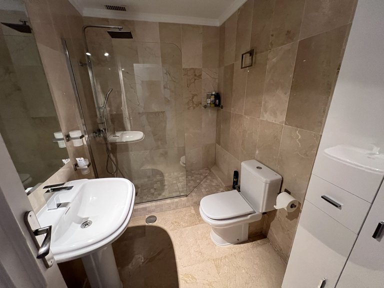 Villa for Sale in El Paraiso, Malaga 17