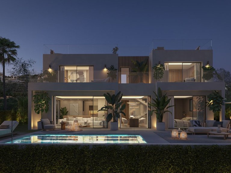 Villa for Sale in Las Lagunas, Malaga 3