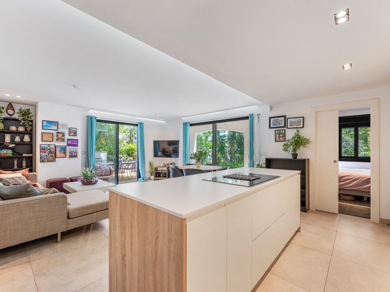Apartment for Sale in Puerto Banús, Malaga 12